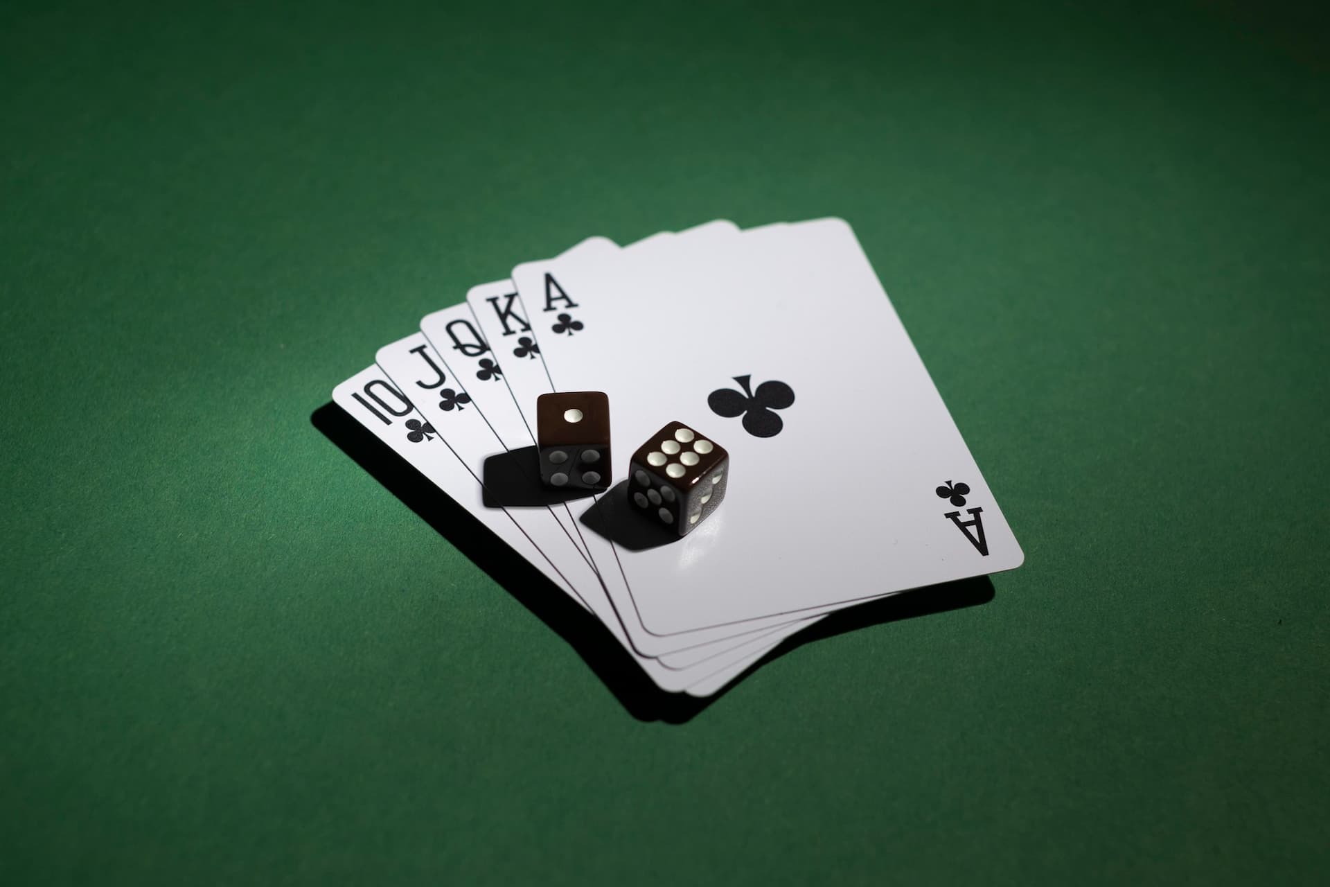 royal-flush-cards-with-dices-on-green-background (1)